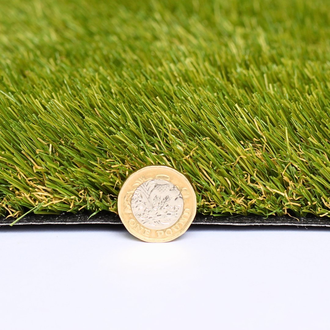 Helmsley 40mm Artificial Grass pile height vs £1 coin