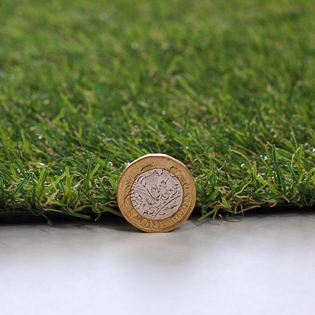 Polperro 40mm Artificial Grass pile height vs £1 coin
