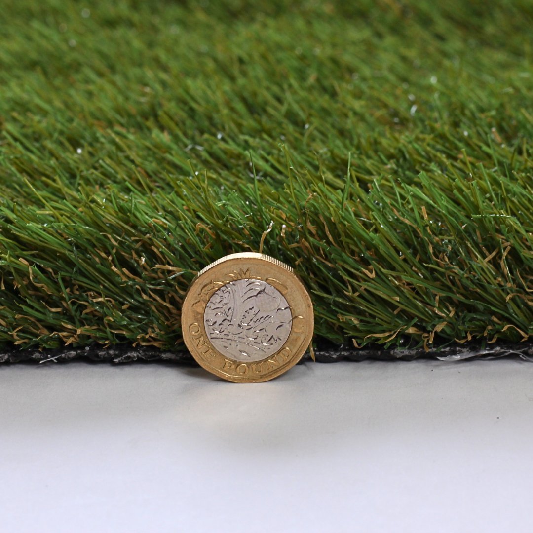 Shire Pro 40mm Artificial Grass pile height vs £1 coin