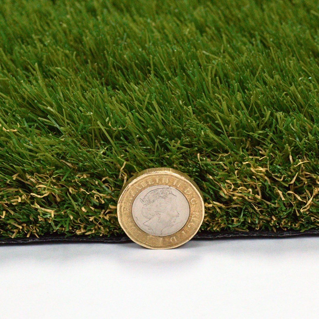 Sunningdale 38mm Artificial Grass pile height vs £1 coin